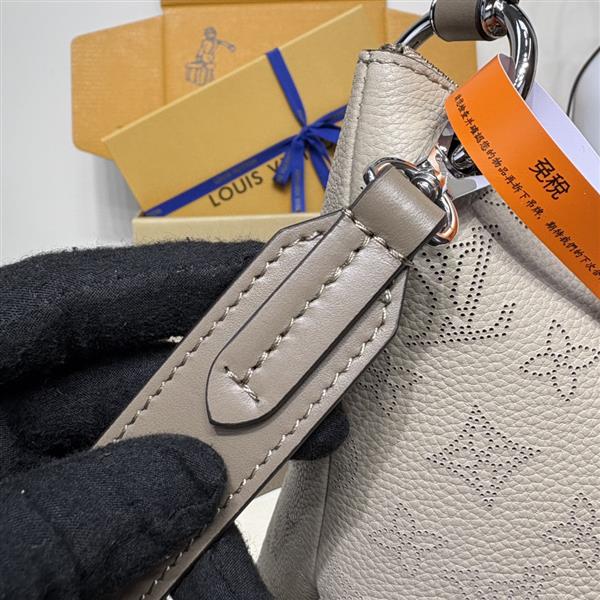 2026124175359982 560